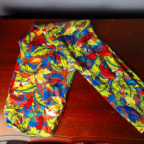 LuLaRoe Pants - LuLaRoe leggings tall and curvy leaf pattern